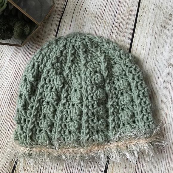 green cable knit hat